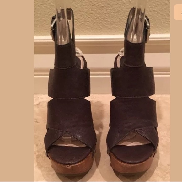 VERA WANG LAVENDER Leather Wood Heel Sandals NICE - Picture 9 of 11